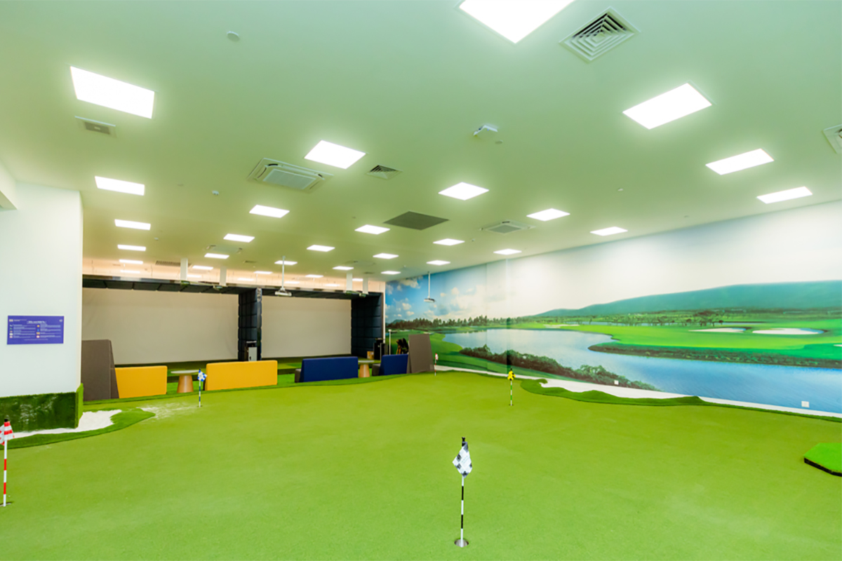 Mini-golf Practice Room